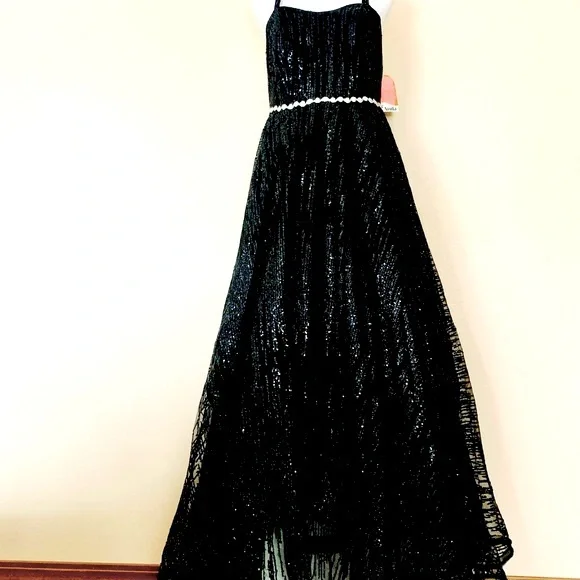 arula black dress NWT Arula Size B Black Knee Dress
